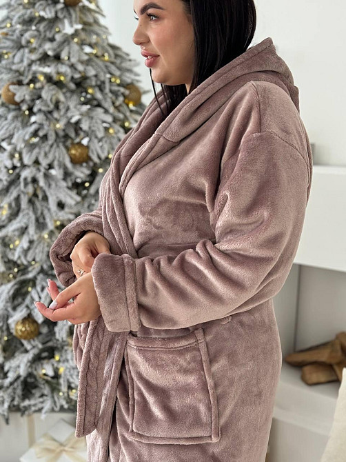 Жіночий теплий махровий халат plus size батал на запах з капюшоном з довгим рукавом і кишенями довгий для дому пудровий Одеса - фото 6