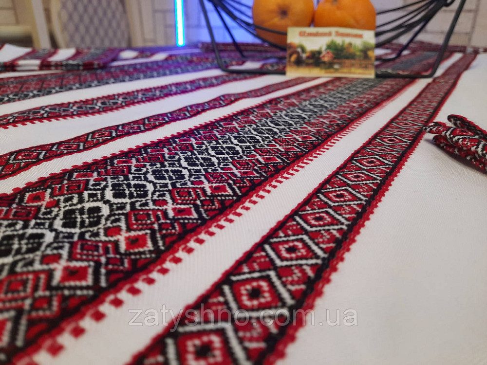 Вышитая скатерть с салфетками на льне Киев - изображение 6