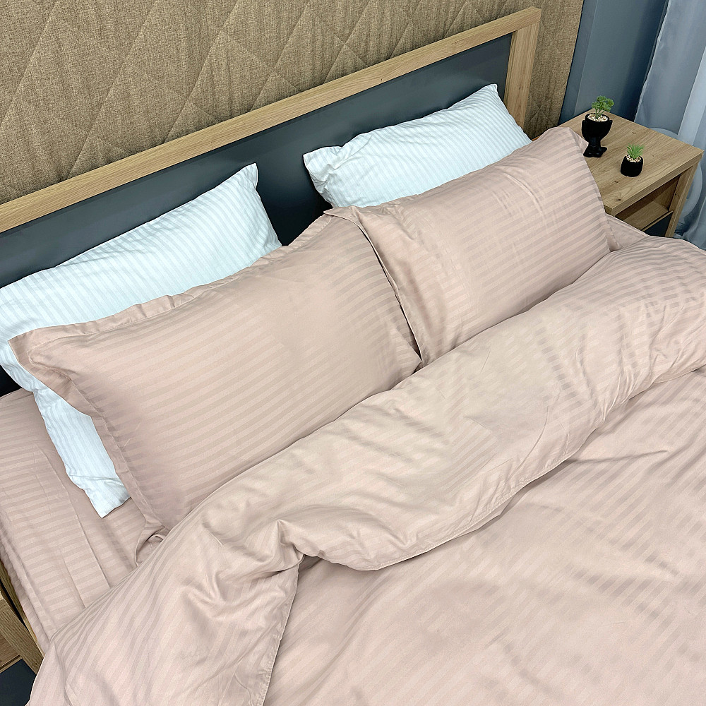 Комплект постільної білизни Страйп-сатин Сімейний з простирадлом на резинці 180х200х25, 2 підковдри 150х200, 2 наволочки 70х70 Пудровий (88-226) Київ - фото 1