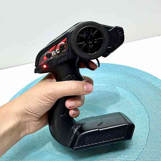 Машина на радіокеруванні акуммулятор 7.4 V USB-кабель пульт протиударний корпус гумові шини (HS 18301/302 Чернігів