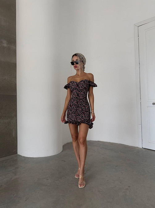 Женское легкое романтичное мини платье в цветочный принт софт Черный 2, 42/44 Одесса - изображение 2