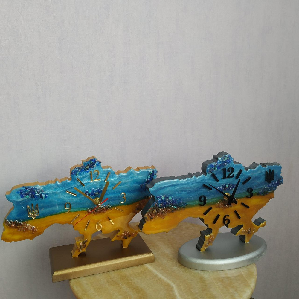 Часы настольные из эпоксидной смолы ручной работы 