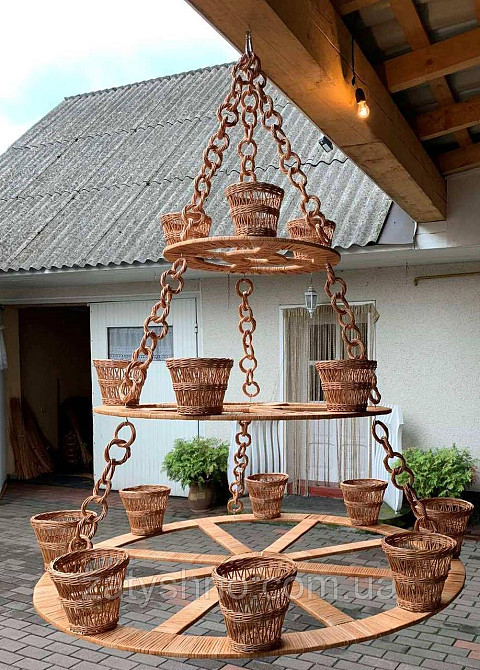 Велика плетена люстра (190) біля високої будівлі Київ - фото 3