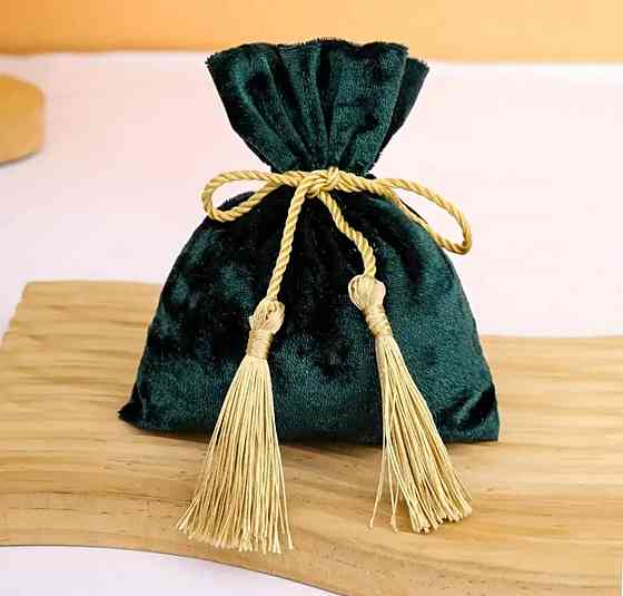 Бархатный мешочек зелёный с кисточками для украшений и подарков Киев