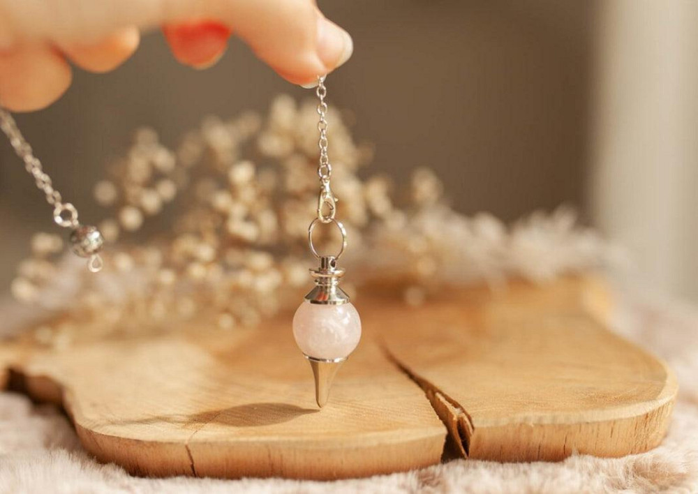 Маятник биолокационный из розового кварца 4см на цепочке. Киев - изображение 2