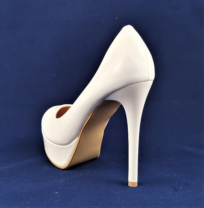 Жіночі Білі Туфлі на Каблуку Шпильке Лакові Модельні (розміри: 38,40) - 139/160 Дніпро - фото 4