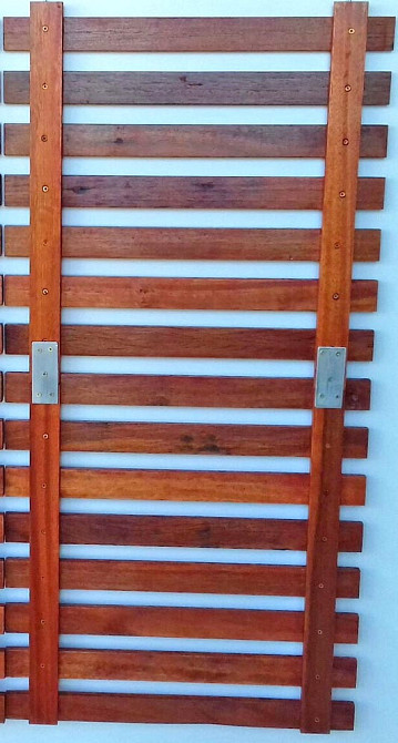 Полка настенная для цветов 