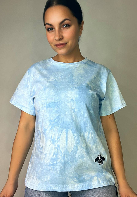 Футболка женская A-N 2539 вареная тай дай с вышивкой пчелкой one size голубая, голубой, one size Киев - изображение 1