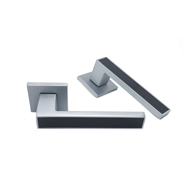 Ручка для дверей на квадратній розетці Кедр Ультра 21.810 MCP/BL хром матовий з чорною вставкою Київ - фото 2