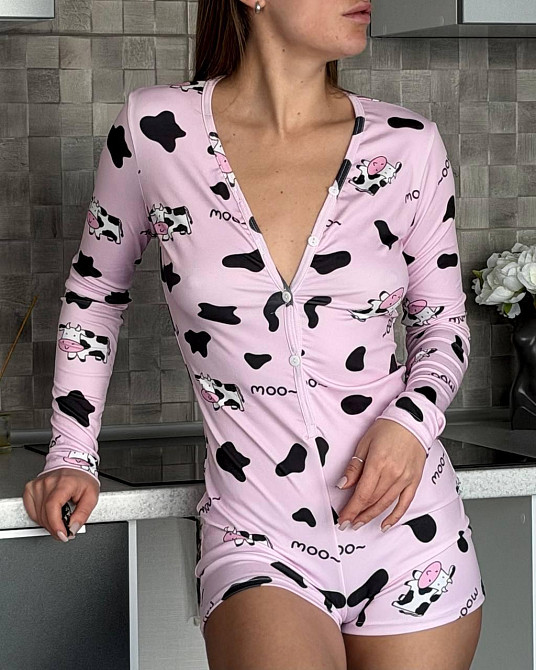 Женский домашний комбинезон с коровками микродайвинг принт Розовый, 46/48 Одесса - изображение 2