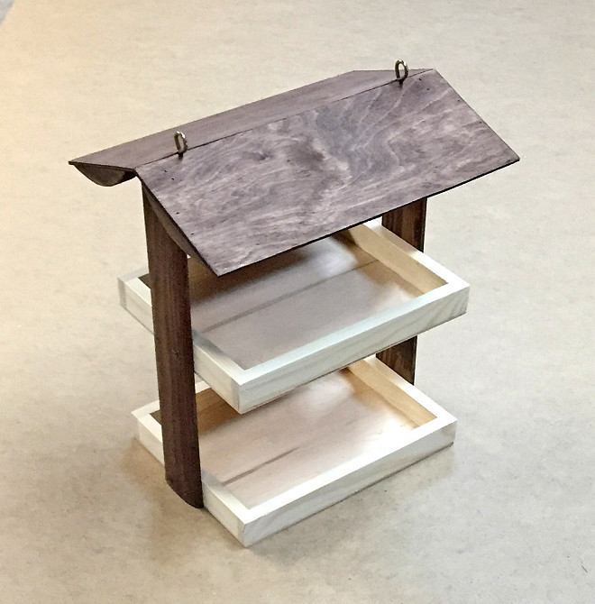 Кормушка садовая для птиц 