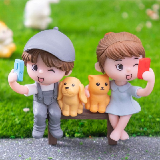 Набір фігурок Маленькі Блогери 5.2 х 4.1 см Хлопчик з песиком, дівчинка з котом та 2 лавки Одеса