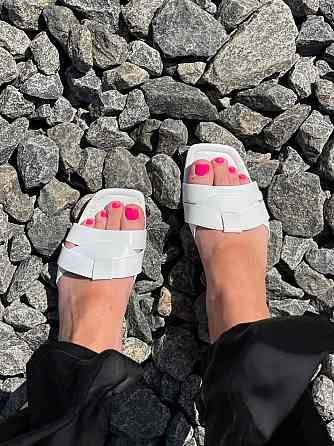 Lonza Шльопанці жіночі літні білі на плоскій підошві з еко-шкіри LONZA G1-11A р. 36-40 / Шльопа Коломыя