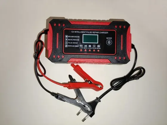 Зарядний пристрій для автомобільних акумуляторів 12V 6A з LCD-дисплеєм: імпульсна зарядка з автовимкненням Одеса