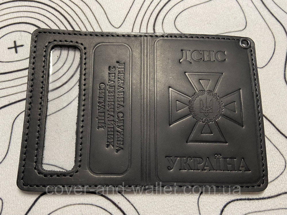 Обкладинка ДСНС із пластиковим шевроном із вінтажної шкіри чорного кольору P_Leather Київ - фото 4