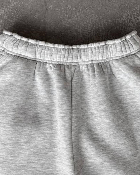 Женские утепленные объемные брюки на резинке в стиле оверсайз трехнитка на флисе Серый, 46/48 Одесса - изображение 3