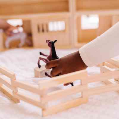 Ігровий набір Melissa&amp;Doug Дерев'яна конюшня з конячками (MD3704) Вінниця