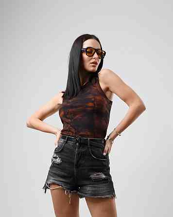 Облягаюча майка тай-дай 