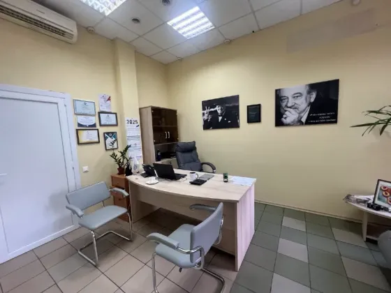 Сдам в аренду магазин\офис центр города (Челюскина) был офис страховой фирмы. хороший ремонт, 6 кабинетов. Днепр