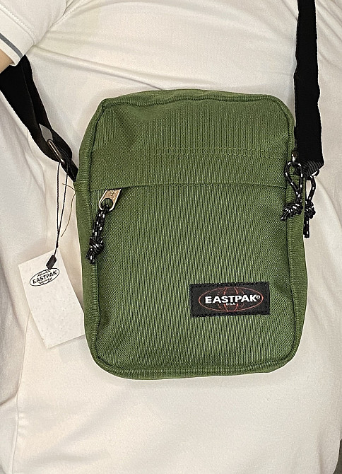 Сумка через плече Eastpak THE ONE Country Beige зелений Київ - фото 3