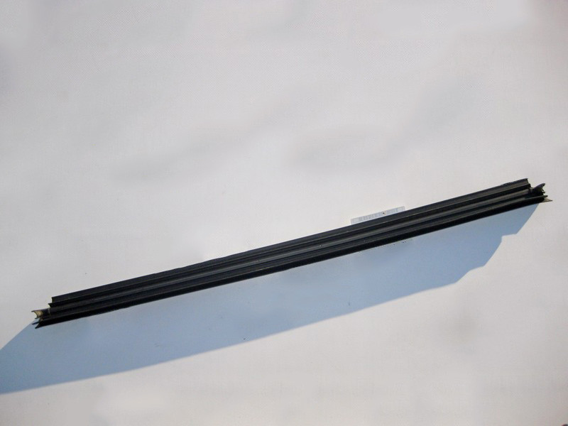 Mercedes-Benz  A2057250465 Внутрішня планка ущільнювача під скло передніх правих дверей C-Class W205 Одеса - фото 2