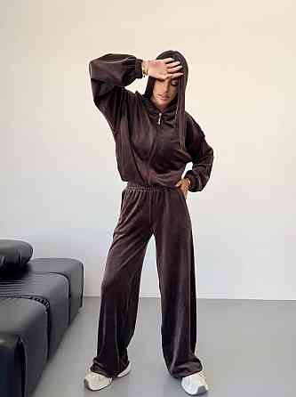 Женский стильный прогулочный костюм тройка: кофта топ и брюки из мягкого велюра Одесса