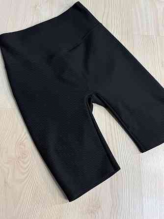 Шорты женские Kenalin 500-9 велосипедки в рубчик с карманом и надписью сзади черные, черный, L Киев