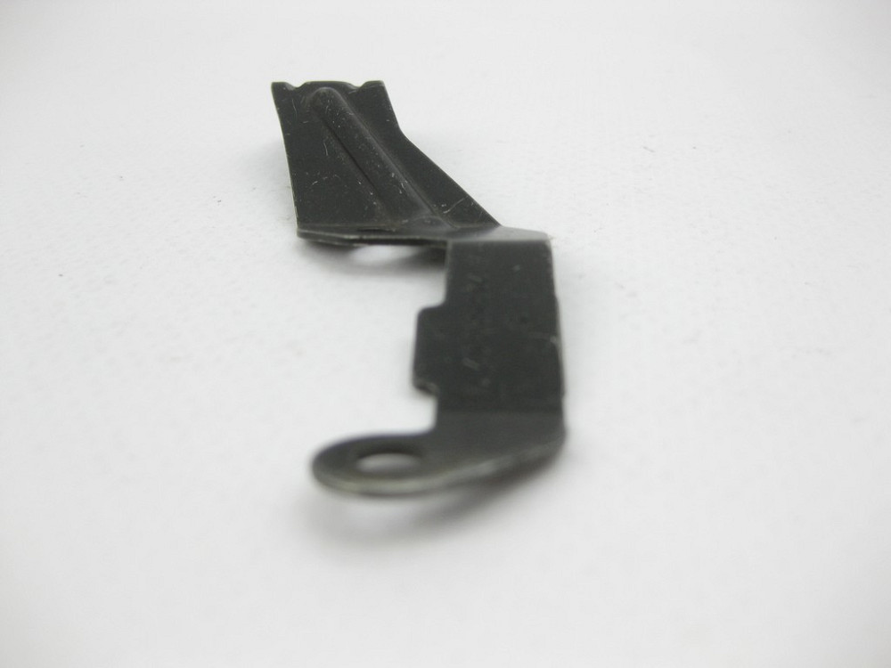 Mercedes-Benz  A2036830214 Правий кронштейн декоративної накладки магнітоли та клімату C-Class W203 CLC Sportcoupe C203 Одесса - изображение 6