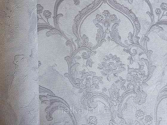 Шпалери метрові вінілові на флізелін Grandeco Poem вензелі структурні сріблясті на білому Київ