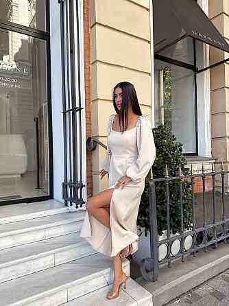 Женское праздничное сдержанное макси платье с разрезом костюмка Бежевый, 50/52 Одесса