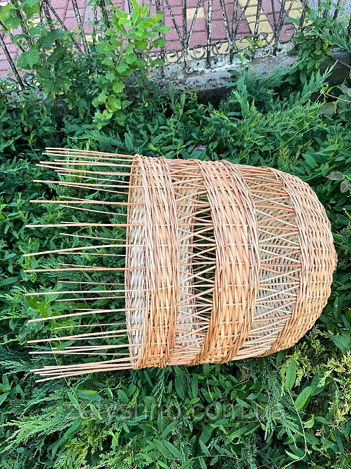 Плетеная люстра из лозы  в кафе Киев - изображение 7