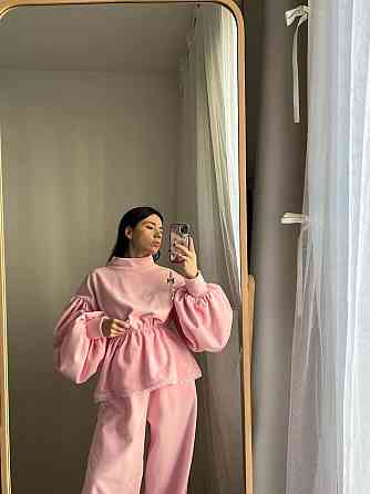 Женский костюм двойка: объемный свитшот с сборкой на талии и свободные брюки велюр Одесса