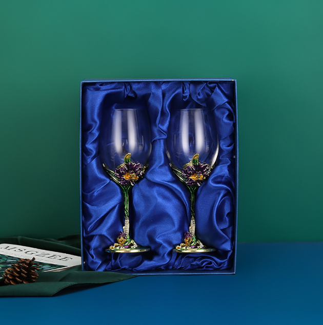Набір подарункових келихів для вина Ірис золотий з металевим декором та кристалами 2 шт х 350 мл Кременчук - фото 3