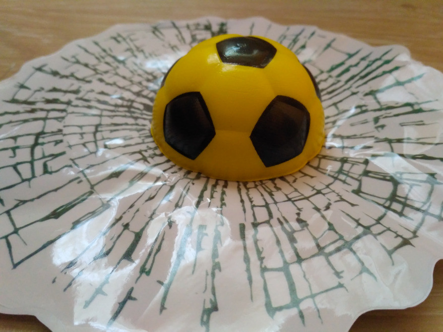 М'яч футбольний жовтий у вікні авто наклейка прикол Київ - фото 6