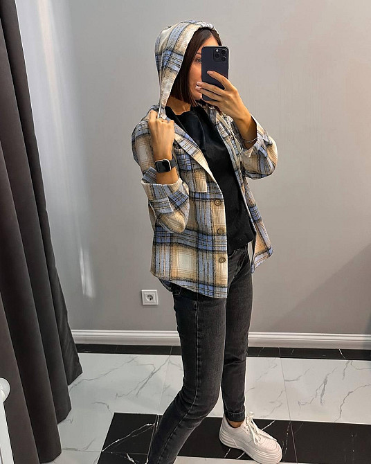 Женская повседневная рубашка в клетку на пуговицах с капюшоном коттон + трикотаж Голубой, 44 Одесса - изображение 3