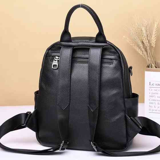 Жіноча чорна шкіряна наплічна сумка-рюкзак Київ