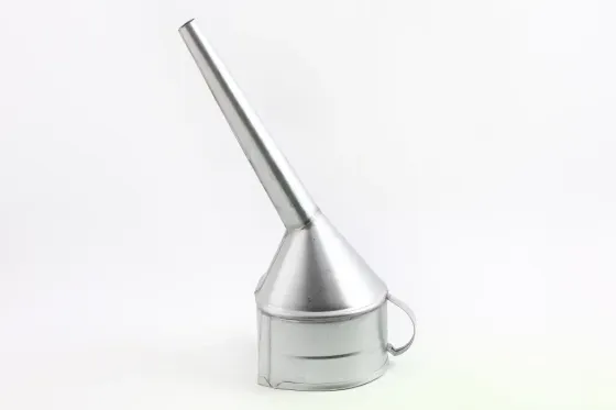 Лейка метал. дизель 1.5л носик толстый косой усил. оцинкованная Винница