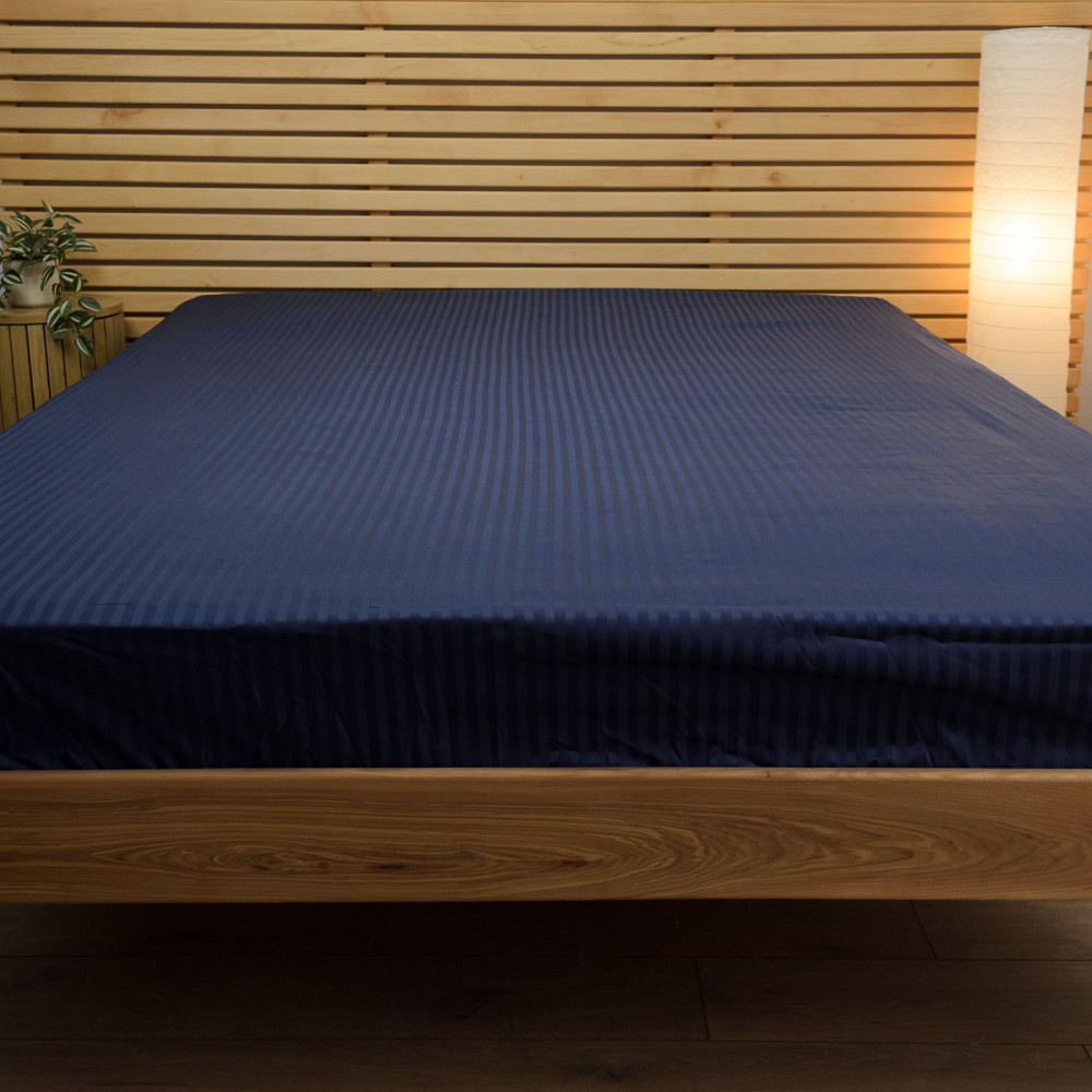 Простирадло на резинці двоспальне страйп-сатин 100% бавовна 160х200х30см 125г/м2 (Темно-синій) Суми - фото 1