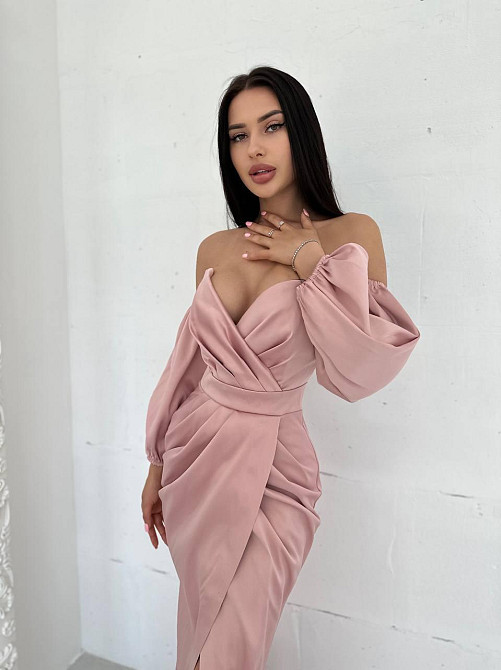 Женское роскошное вечернее платье со шлейфом и съемными рукавами из королевского атласа Пудровый, S Одесса - изображение 3