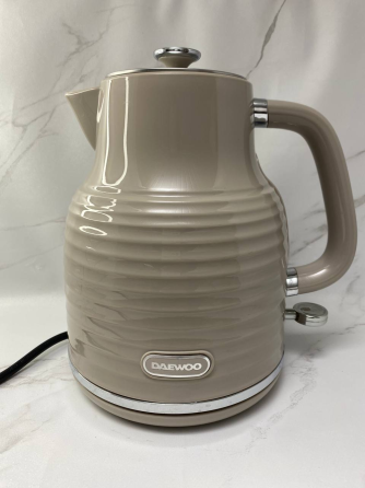 Б/в Беспроводной электрический чайник DAEWOO SDA2482 Sienna 3KW Rapid Boil 1.7L, серо-коричневый Киев
