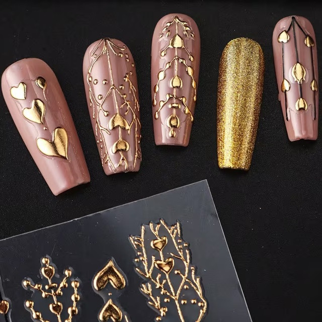 3D наклейки для ногтей золотые с сердцами – набор 2 шт Киев - изображение 1