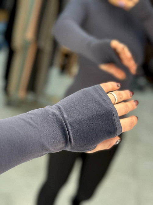 Женский базовый трикотажный лонгслив из вискозы Графит, 42/44 Одесса - изображение 2