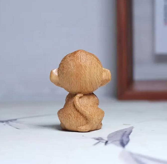 Деревянная фигурка обезьянки. Современный, игривый и милый оберег в виде обезьянки 4.8 см. Киев - изображение 3