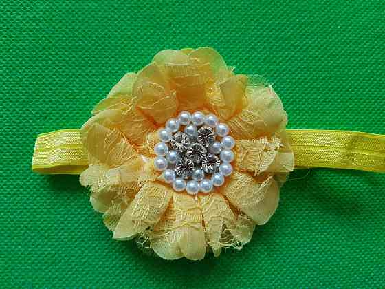 Детская повязка с жемчугом желтая - размер цветка 8см, размер универсальный (на резинке) Киев