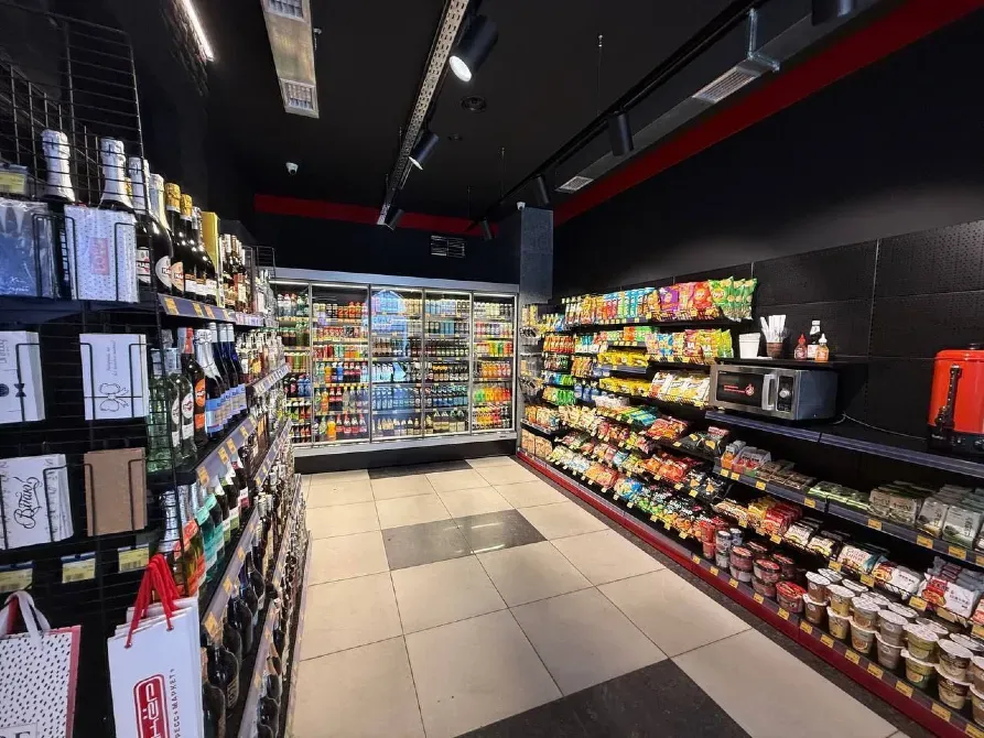 Магазин на червоній лінії в центі. вул Центральна 2 Окремий вхід, великі вікна, гарний трафік, біля зупинки трамвая. Дніпро - фото 2