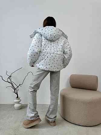 Женская куртка с капюшоном в цветочный принт плащевка на синтепоне Белый Одесса