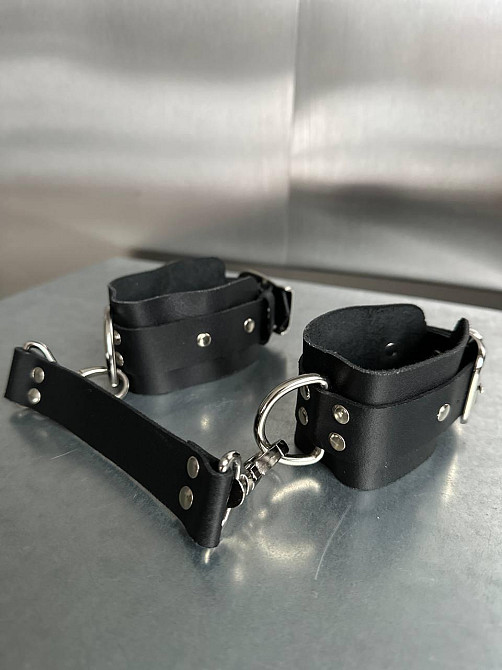 Наручники шкіряні на ремінці із Застібкою для Рольових ігор BDSM з металевою фурнітурою Одеса - фото 2