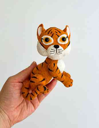 М’яка фетрова іграшка тигр ручної роботи – безпечна розвиваюча іграшка Київ