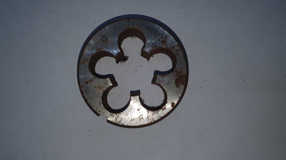 Плашка (лерка метрическая М27х1.5. СССР. Харьков - изображение 1