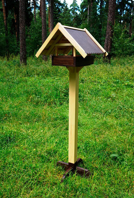 Кормушка на стойке 